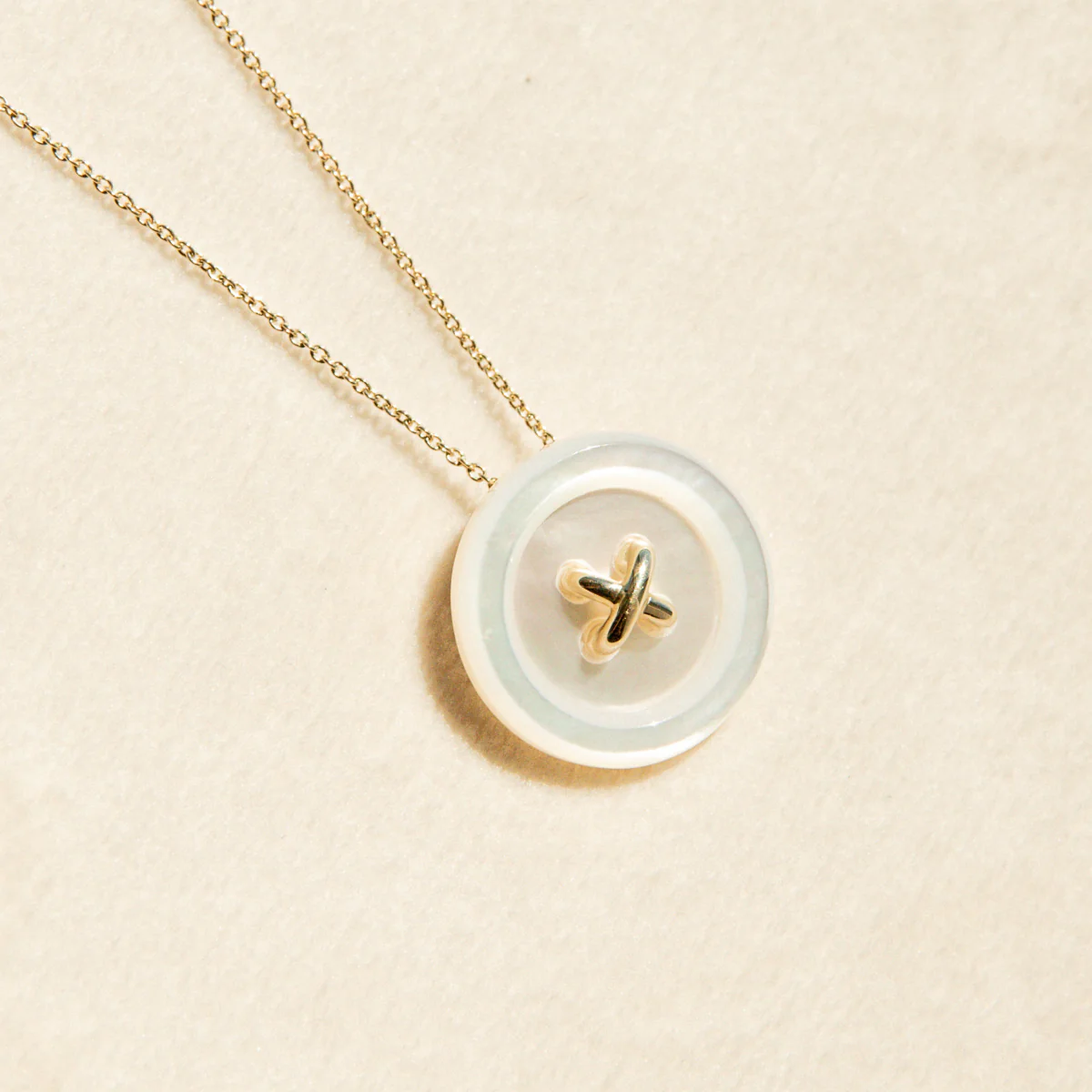 Button Mother of Pearl Necklace with Chain 9ct Yellow Gold - Image 3