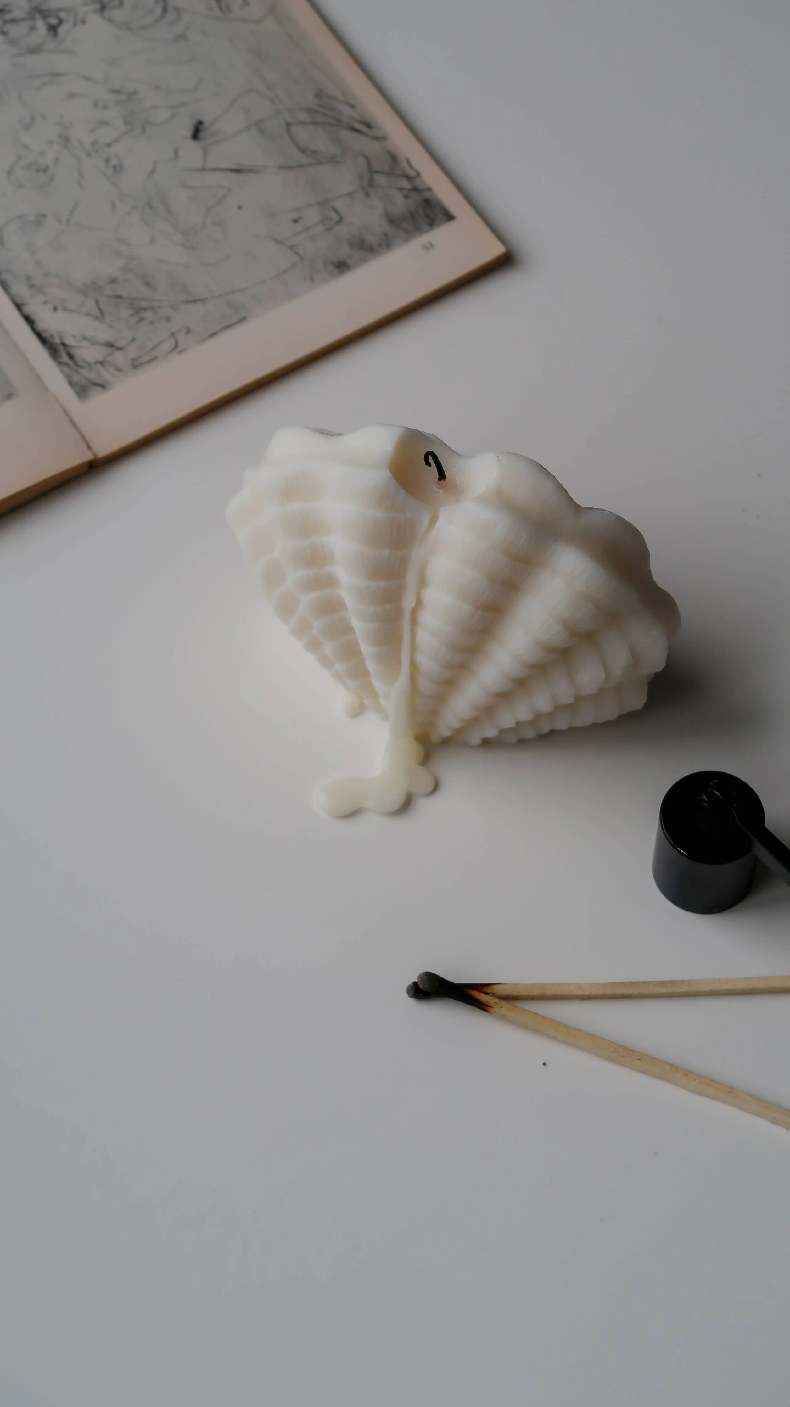 Clam Shell Candle | Coastal Decor - Image 3