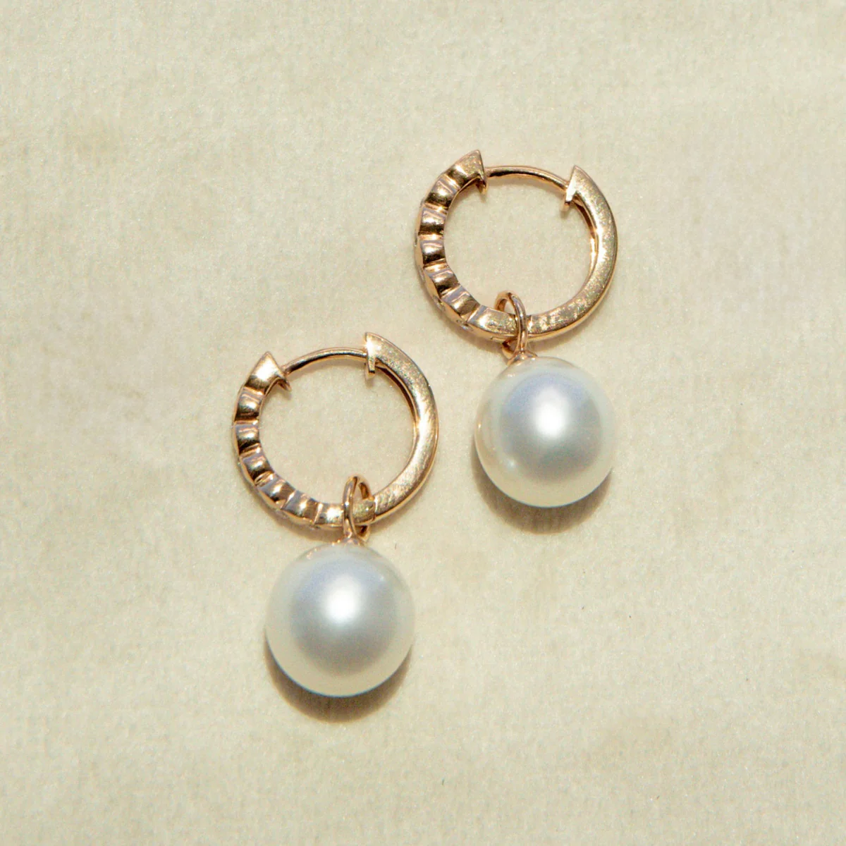 Cocos Huggies Matte Australian South Sea Cygnet Bay Drop 10.5mm A1+ Diamonds 12=0.18ct H/SI 18ct Rose Gold - Image 4