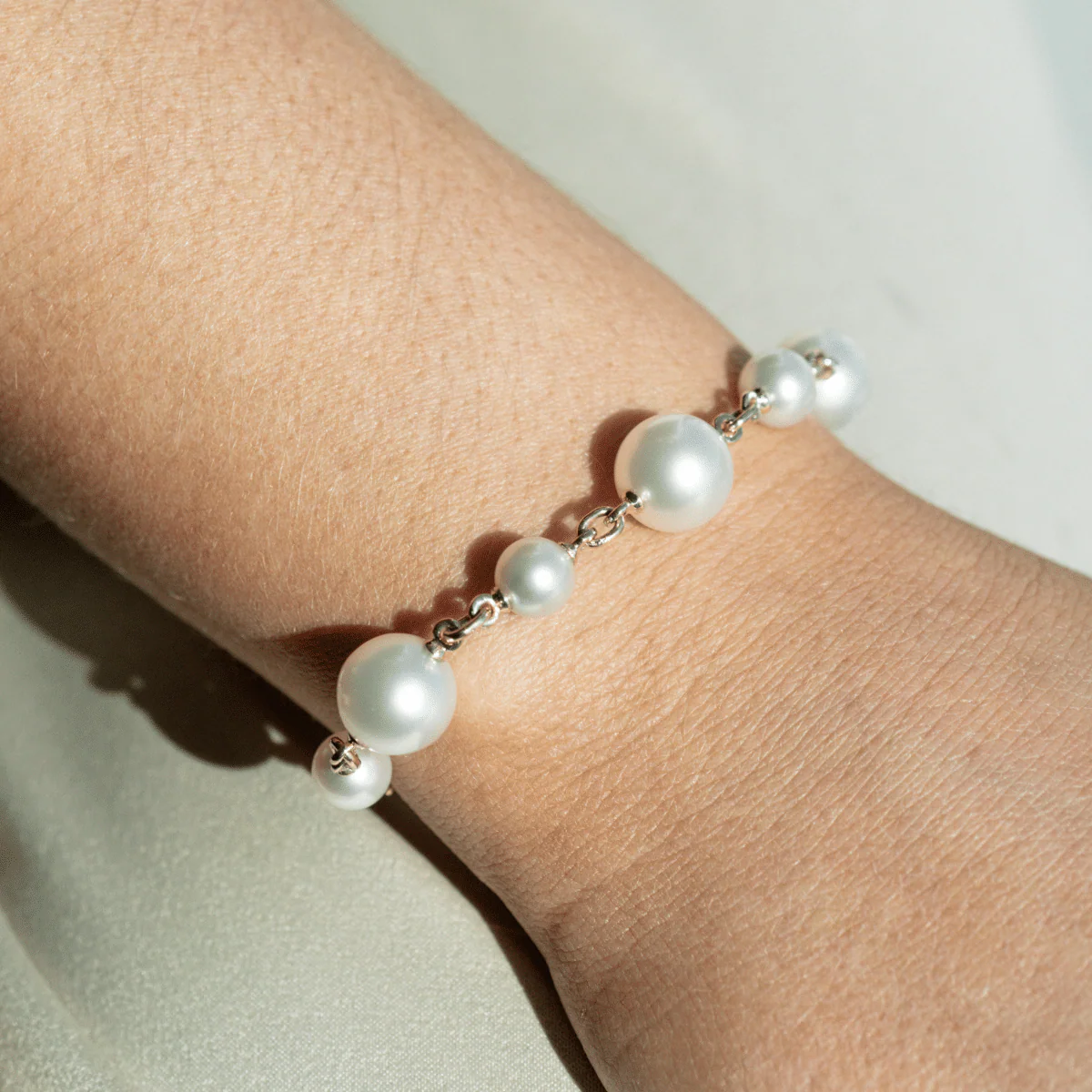 Provenance Strand Bracelet Australian South Sea Cygnet Bay 2x Near Round 10/10.5mm A3+/B2+ & Australian Akoya Broken Bay 4x 7mm AAA 9ct Yellow Gold - Image 3