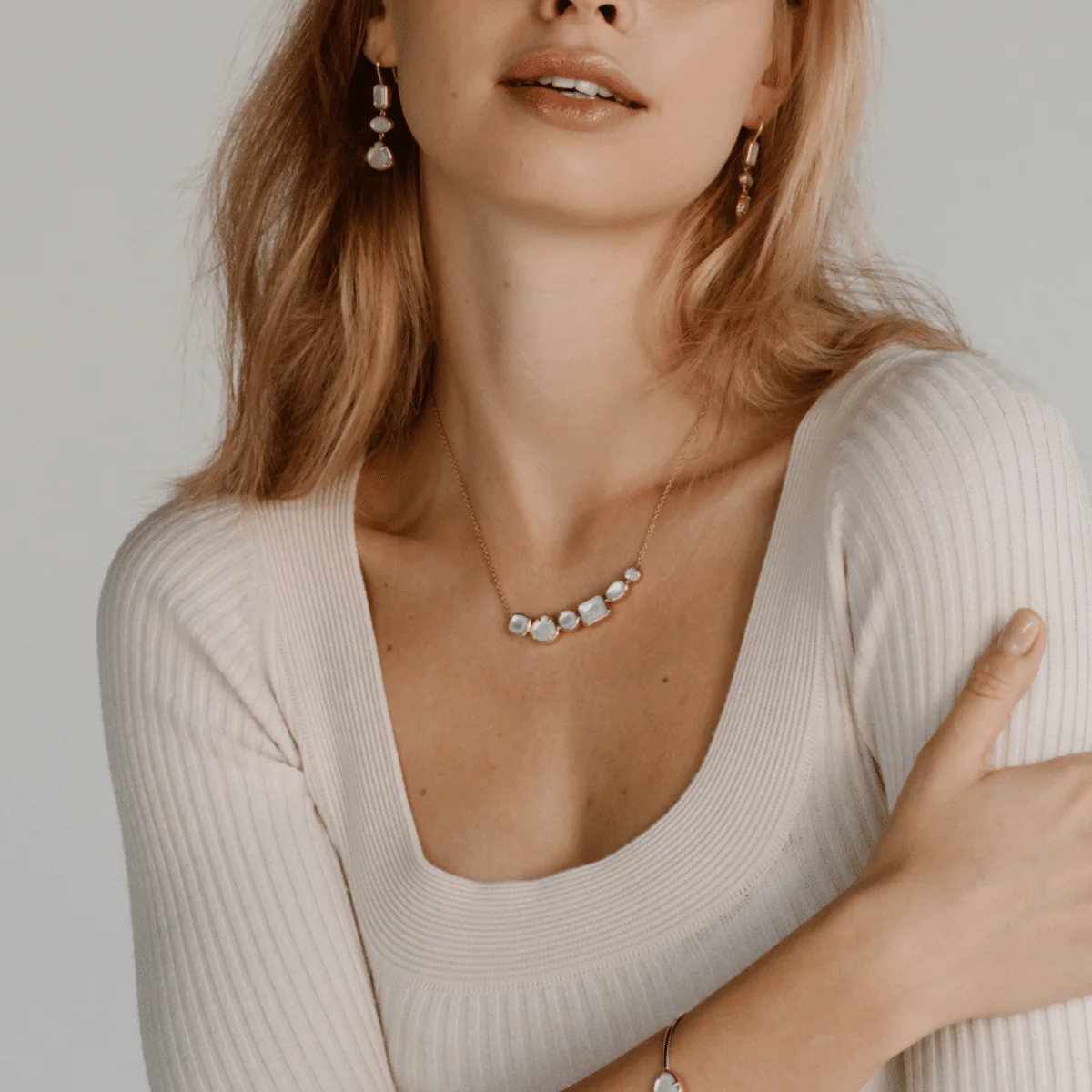 Radiance Mother Of Pearl Medley Necklace 9ct Yellow Gold - Image 5