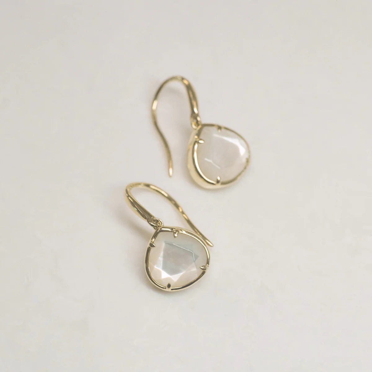 Radiance Mother Of Pearl Pear Shape Hooks 9ct Yellow Gold - Image 4